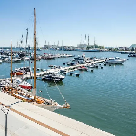Center Yacht Park Marina View Apartmán *